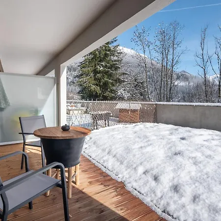 Alpinea, - By Emerald * Les Houches